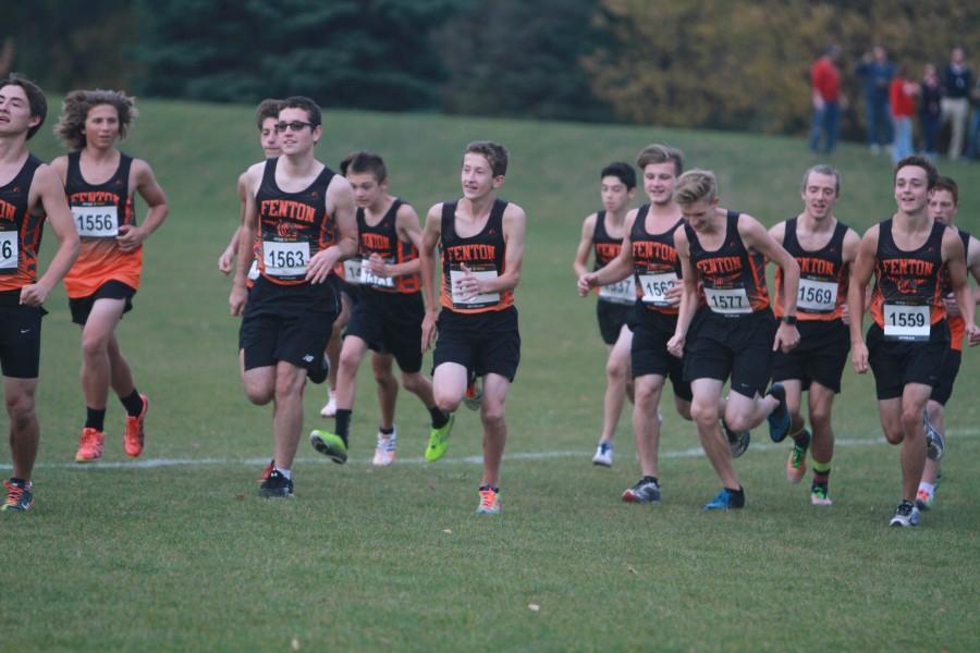 Boys cross country team places first in regionals, qualifies for states