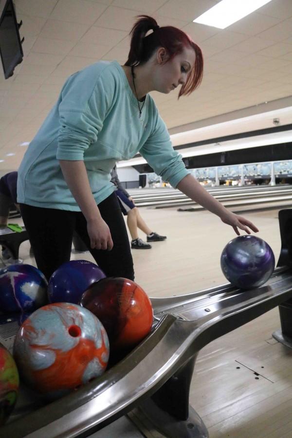 Fenton’s bowling team falls to Holly in tournament