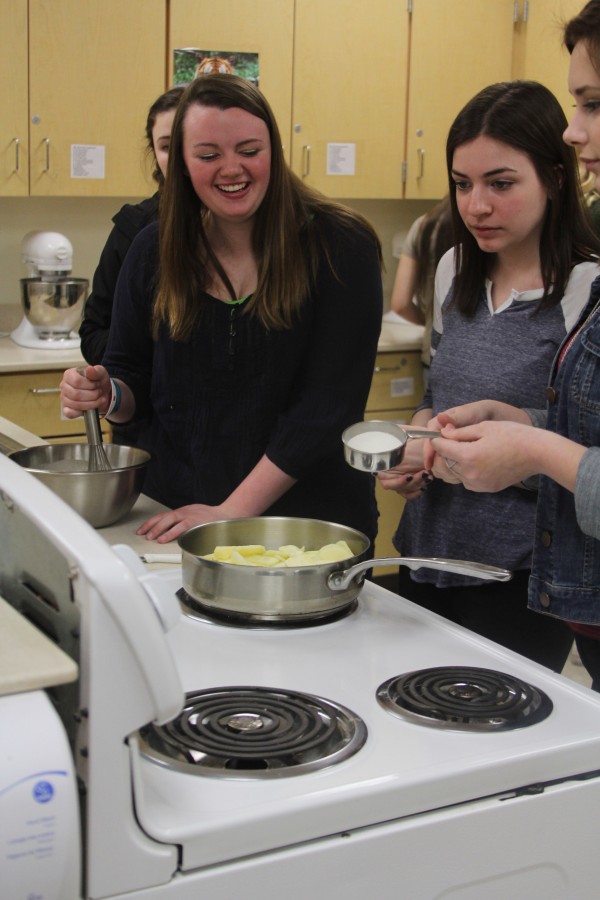 Making food in Foods and Nutrition, senior Chloe talks with her group. I like foods and nutrition, the food labs are a lot of work to clean up, but the end product is always worth it. If it isnt, there is a funny story to tell in the end. I like learning how to cook different things, it definitely is an entertaining class to take.