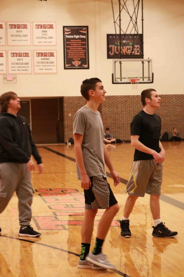 Junior Mitchell Chopp participates in basketball during advanced PE on Jan. 3.