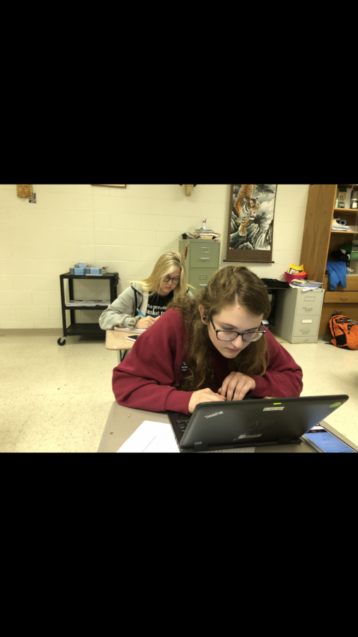 Junior Jaidyn Rogers and sophomore Lilah Dagenais work on homework during one of the last SRTs of the 2018-2019 school year. 