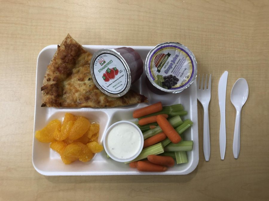 A+daily+lunch+from+the+Fenton+High+cafeteria.