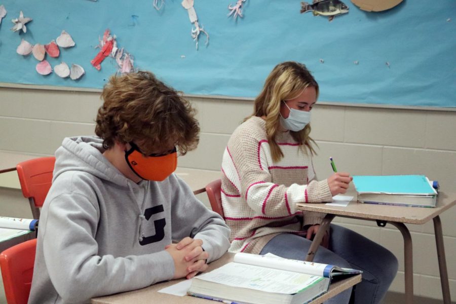 Sophomores Xander Gilbert and Tammy Craven work on their biology assignment. These students are hard workers. 