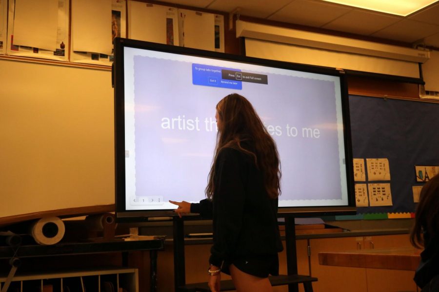 Senior Kailey Bombe presents her summer homework to the class during IB/AP art. On Aug. 31, Bombe told the class about the artists that interest her. 