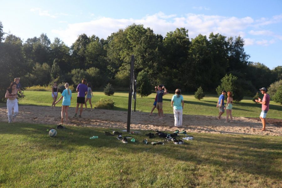 At the cross country pasta party, juniors are playing volleyball. On Sept. 3, the cross country team gathered at junior Abby Logans house.