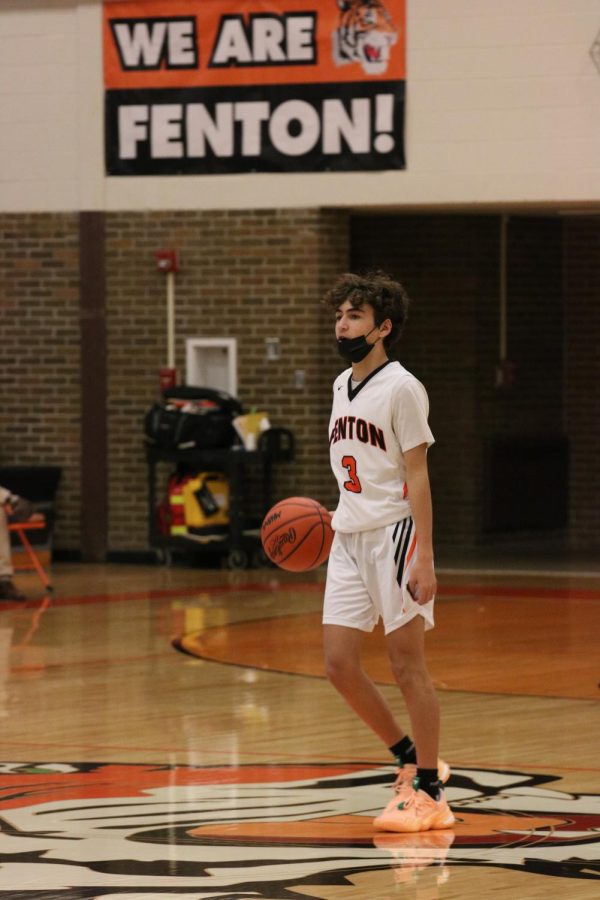 Dribbling up the court, freshmen Gavin Yanez looks for an open player. On Dec. 16, the freshman boys basketball team played against the Holly Bronchos and won 65-24. 