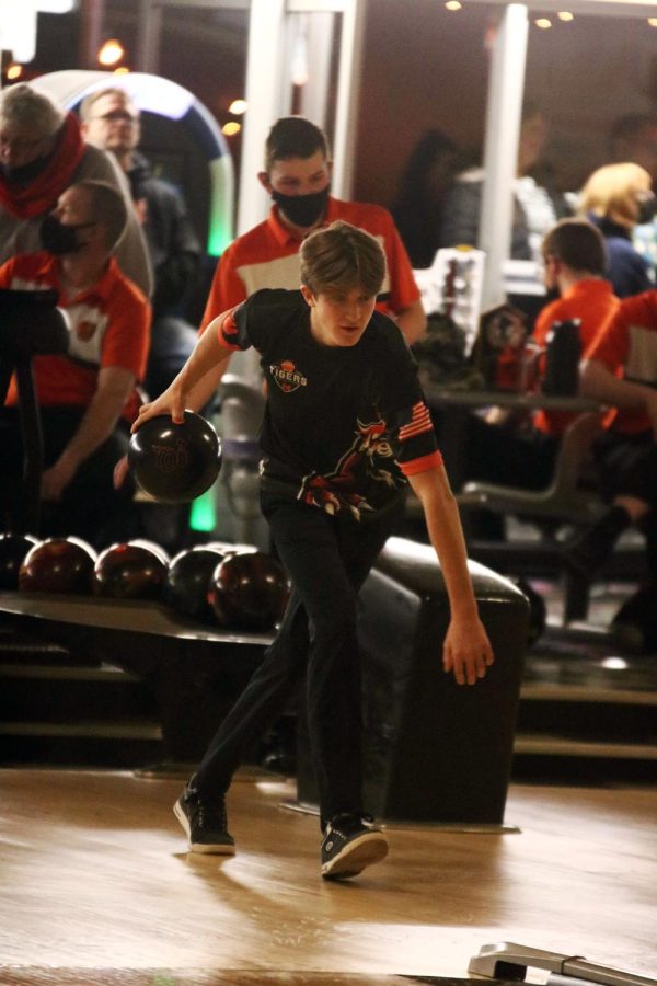 Senior Ian White steps up to the bowling lane to roll the ball towards the pins. The Fenton bowling team competed at Holly Lanes on Jan. 22.