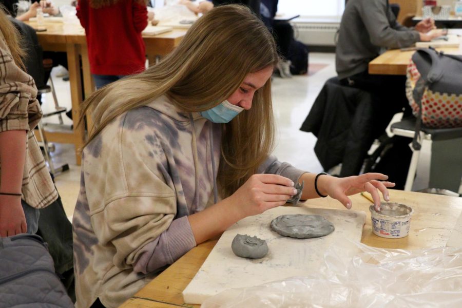 Collecting more clay, sophomore Allison Mowery creates a palm tree. On Feb. 7, FHS art teacher Tracey Jambeck assigned a clay model of a beach to her Art Foundations 1 class. 