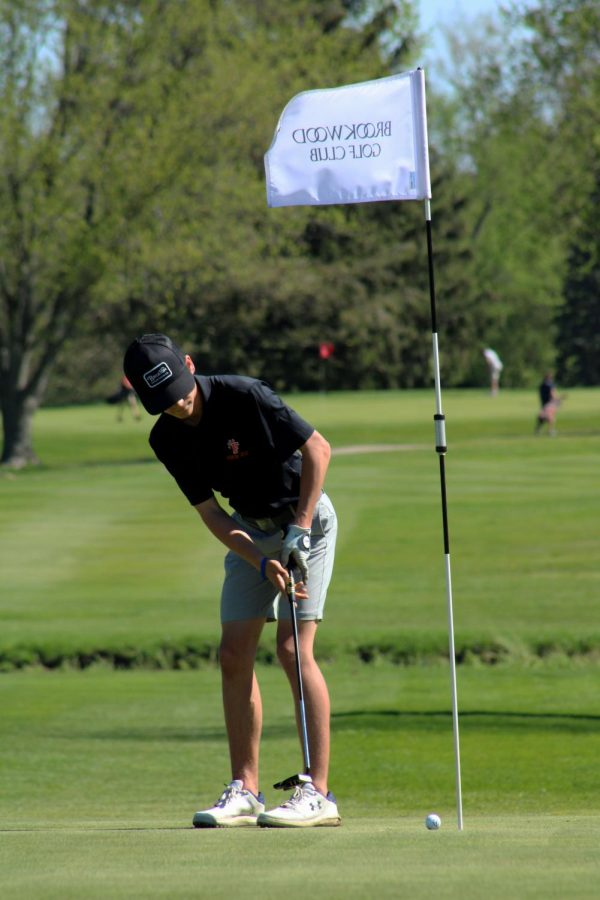 Putting the ball, sophomore Jackson White hits the ball in. On May 13, the JV boys golf team played in a multi-school tournament hosted by Kersley.
