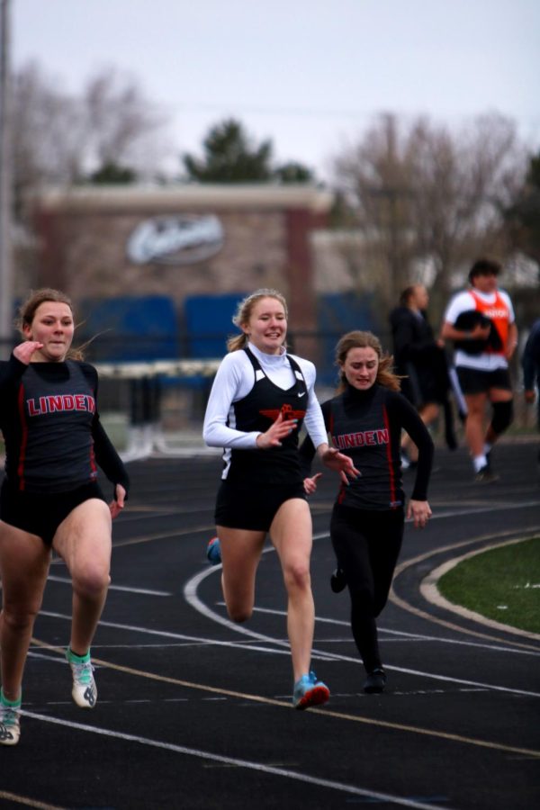 Sprinting%2C+sophomore+Angelina+Depifanio+competes+against+the+other+girls+in+her+heat.+On+April+26%2C+the+FHS+track+team+competed+against+the+Linden+Eagles+and+won+88-49.