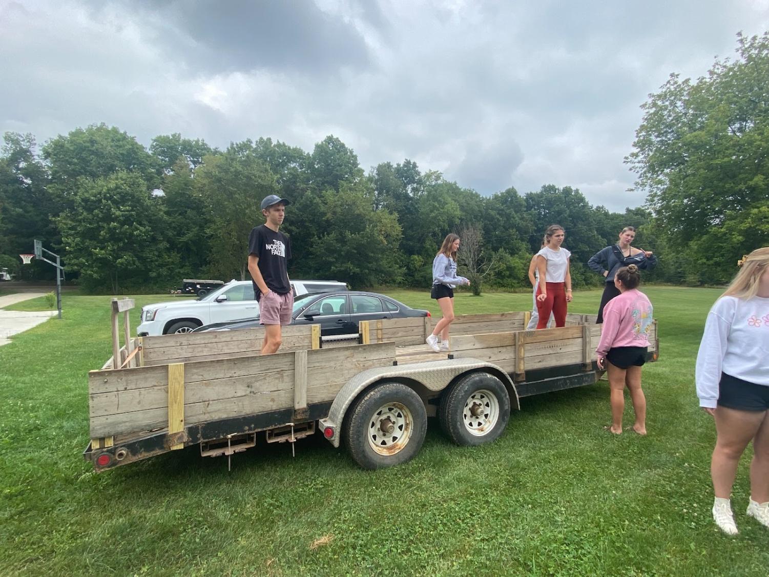 Preparation For 2022 Homecoming Floats Underway Fenton InPrint Online   Float Building Josie Xiong 