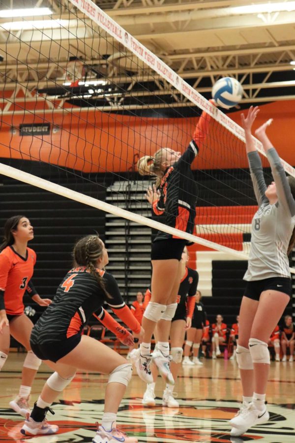 Attacking the ball, sophomore Lydia Klemish blocks her opponet. On Sept. 15, the JV volleyball team competed against the Holly Bronchos and won all three sets. 