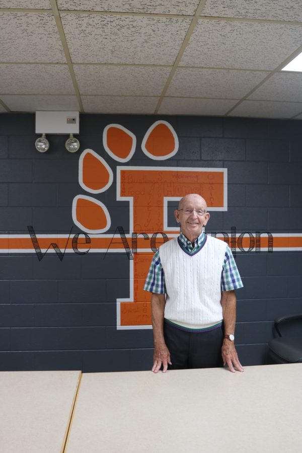 1956 FHS graduate gives away scholarships