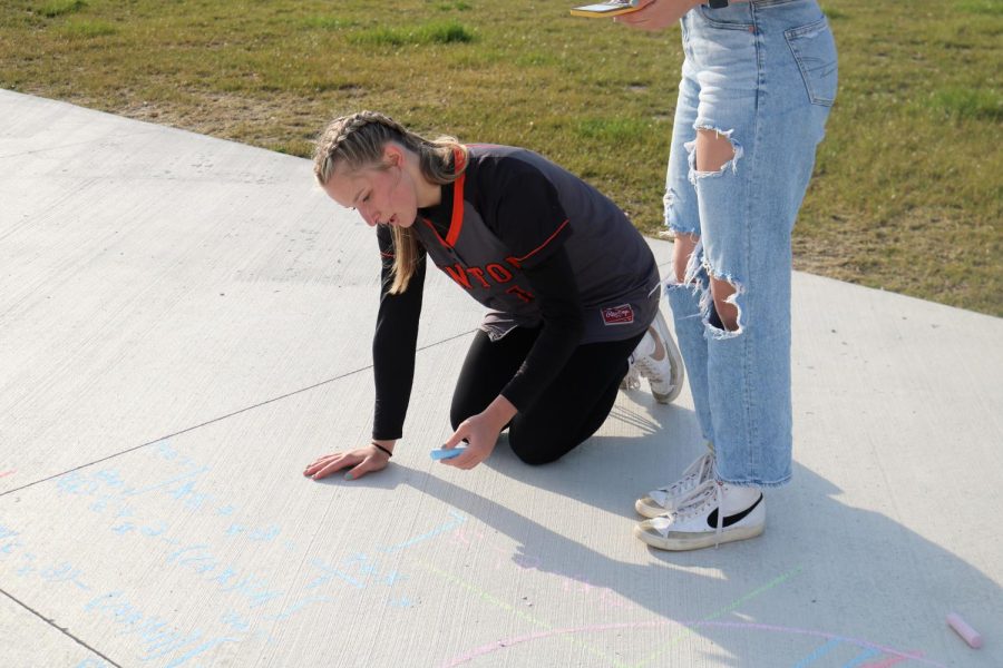 Using chalk, junior Lily Turkowski draws a graph. On April 10, advanced Placement Calculus teacher Renae Muzers class found the area of two curves using an anti-derivative to find the volume between the two curves.  