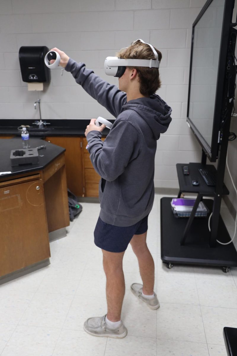 Participating in the lab, Senior Henry Wojtaszek does a Virtual Reality assignment. On Oct. 27, Matt Sullivans Forensic class learns about DNA on Virtual Reality.