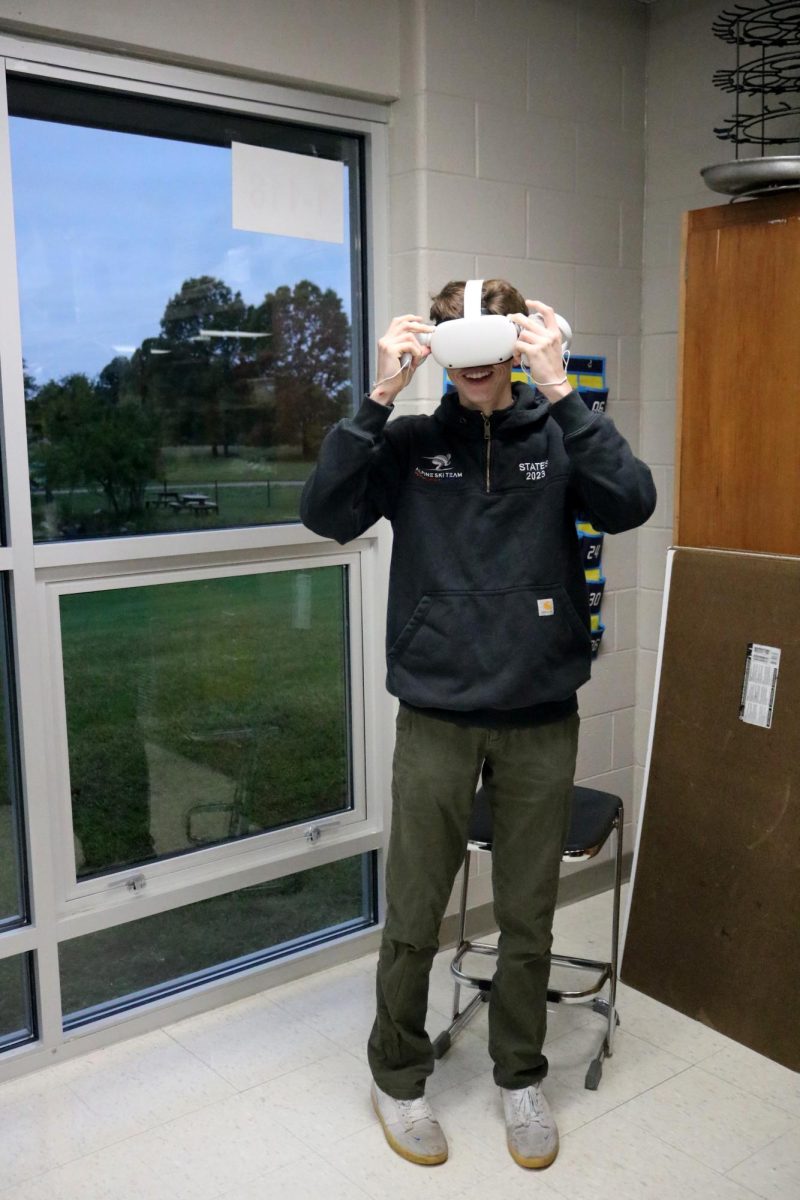 Participating in a virtual reality assignment, Senior Nathan Hiscock wears a virtual reality (VR) headset. On Oct. 17, students were assigned a VR headset for their work in teacher Charles Millers class.