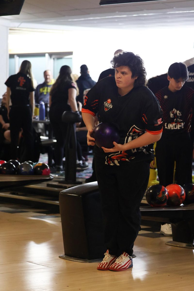 Walking up, senior Spencer Lawrence prepares to release the ball down the lane. On Feb. 5, the boys bowling team competed against Linden and won 20-10.