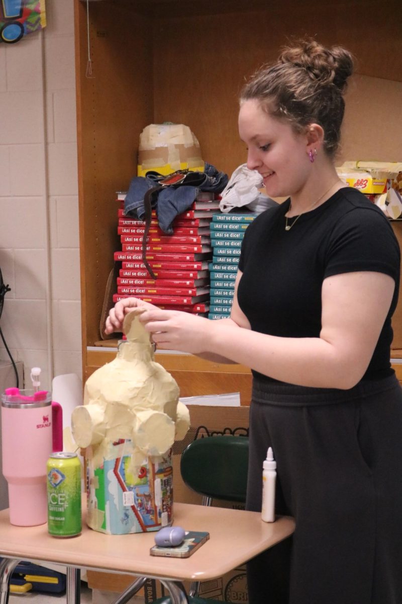 Smiling. sophomore Abigail Golen builds her structure. On Mar. 14, Spanish 3 classes made pinatas before spring break. 