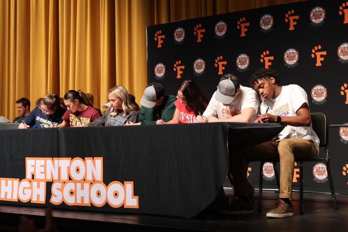 Signing their letters, 23 seniors come together to celebrate their commitment of playing sports at the collegiate level. On May 9, seniors participated in athletic signing night.