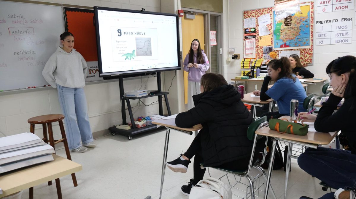 Presenting, sophomores Campbell Dean and Sydney Bono speak in spanish to their class. On Dec. 6, students in spanish three spoke to their class in spanish as they instructed them how to draw a picture. 