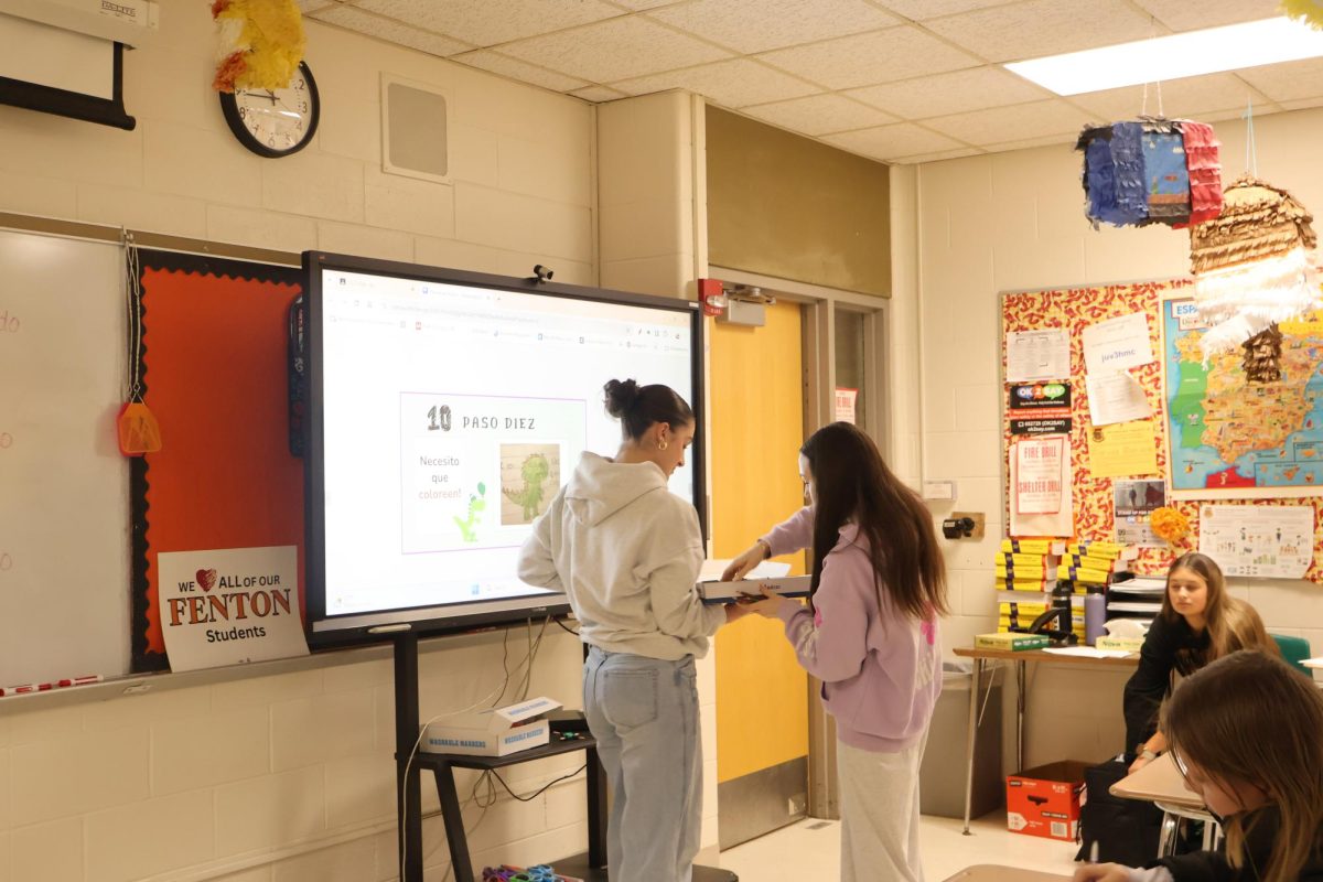 Passing around, sophomores Campbell Dean and Sydney Bono presents a "how to" project.  On Dec. 6, Spanish 3 had their kids present a project explaining how to do a certain thing.